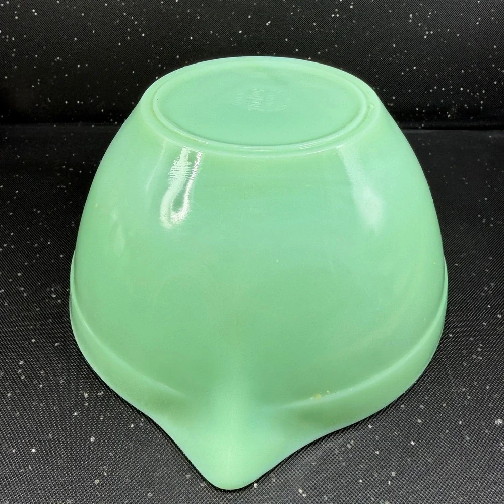 Fire King Jadeite Glass Batter Bowl with Spout and Handle Vintage Green 9in